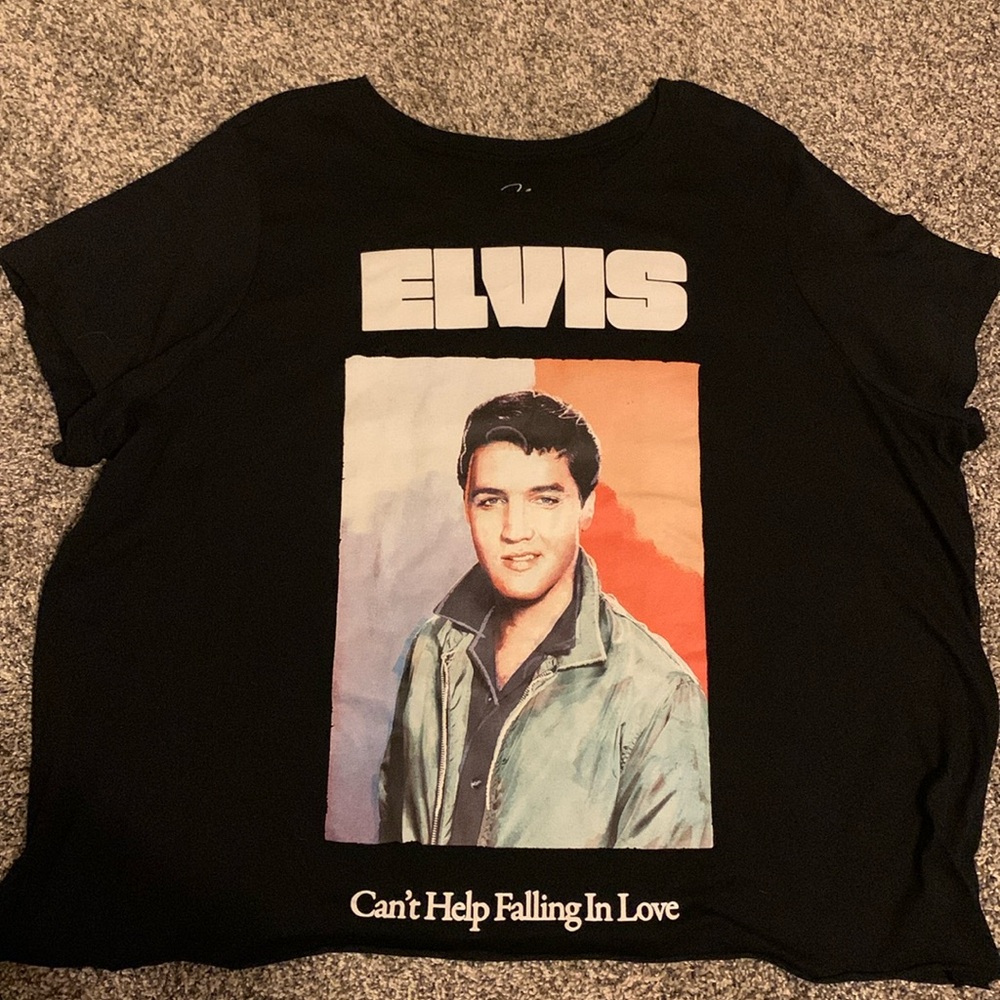 Women’s plus size black Elvis Presley graphic tee